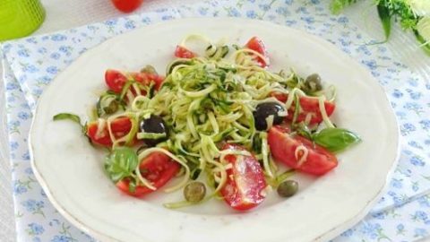 Ricetta Spaghetti di zucchina con mozzarella e pomodori