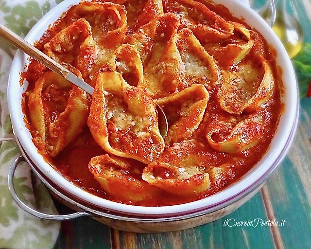 conchiglioni ripieni al ragù