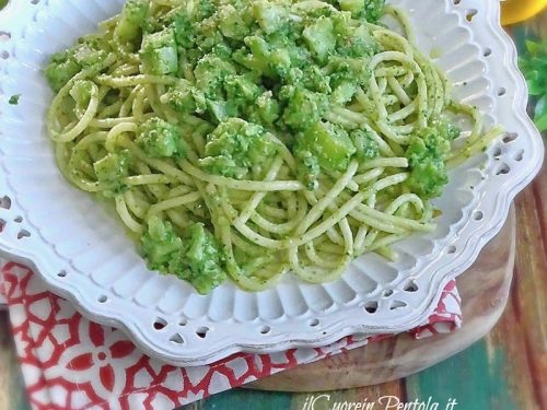 Pasta con broccoli (Cremosa e Saporita): ricetta Veloce!