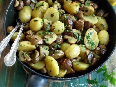 patate e funghi in padella