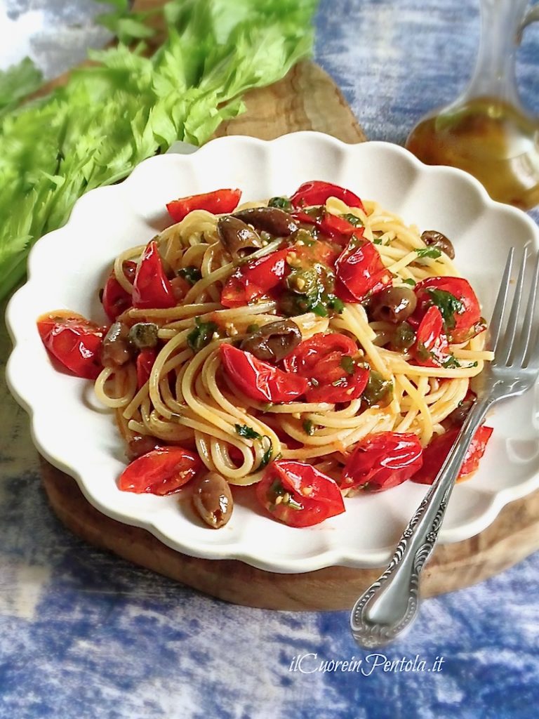 pasta pomodorini olive e capperi