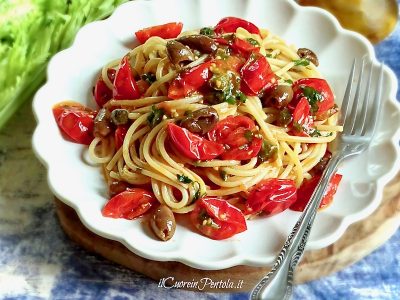 pasta pomodorini olive e capperi