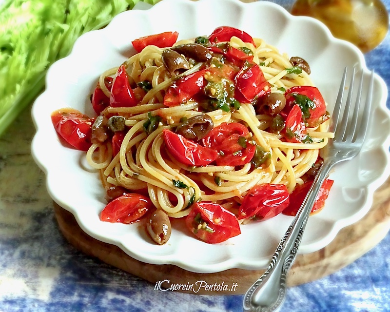 pasta pomodorini olive e capperi